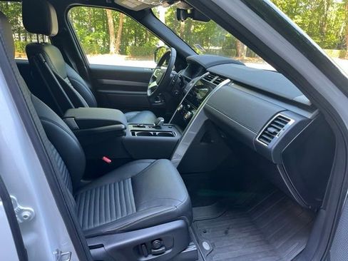 Certified 2025 Land Rover Discovery Dynamic SE AWD/4WD image 11