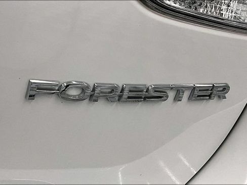 Used 2021 Subaru Forester AWD/4WD image 9