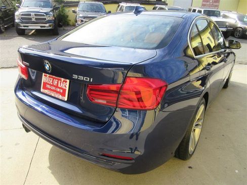 Used 2018 BMW 330i xDrive Sedan w/ Convenience Package image 9