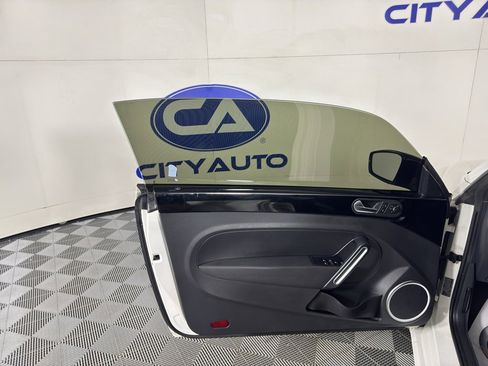 Used 2013 Volkswagen Beetle 2.0T image 14