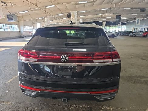 Used 2025 Volkswagen Atlas Cross Sport SE FWD image 4