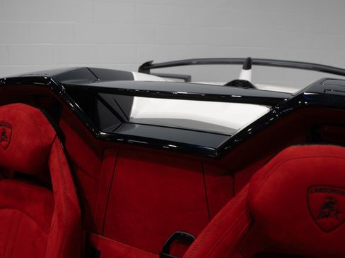 Used 2020 Lamborghini Aventador SVJ AWD/4WD image 30