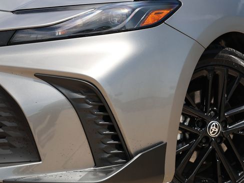 Used 2025 Toyota Camry SE FWD image 12