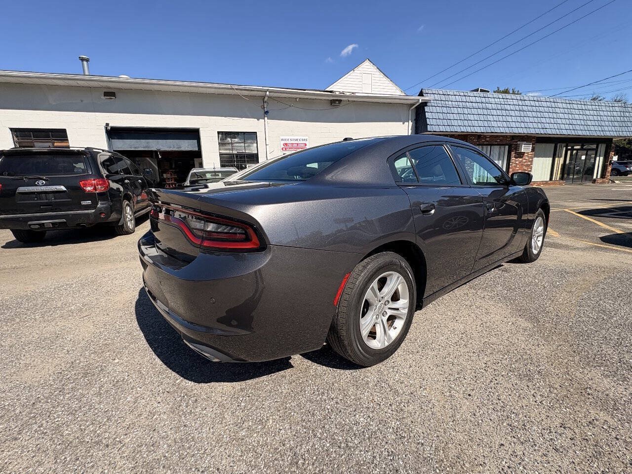 Used 2022 Dodge Charger SXT RWD image 8