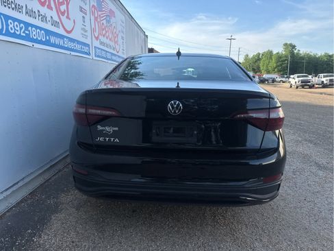 Used 2024 Volkswagen Jetta Sport FWD image 4