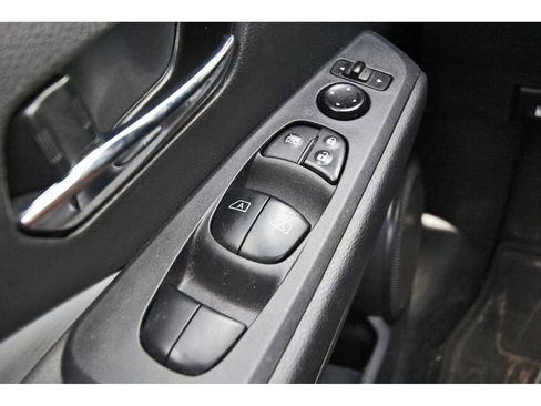 Used 2023 Nissan Kicks SR w/ SR Premium Package FWD image 10