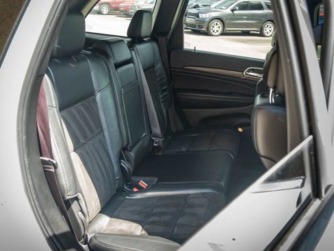 Used 2021 Jeep Grand Cherokee Laredo AWD/4WD image 16