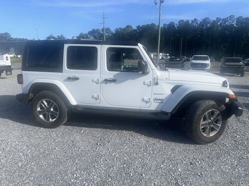 Used 2022 Jeep Wrangler Unlimited Sahara w/ Cold Weather Group AWD/4WD image 3