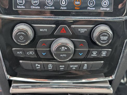 Used 2021 Jeep Grand Cherokee Limited AWD/4WD image 30