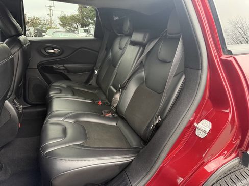 Used 2021 Jeep Cherokee Latitude Plus image 11