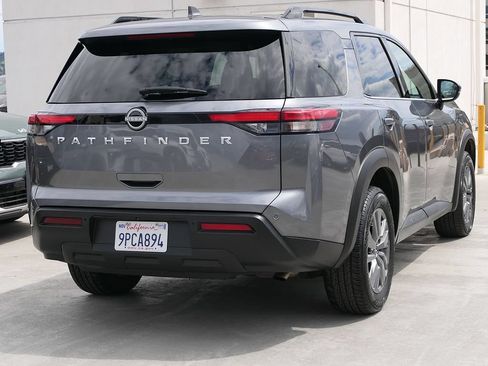 Used 2025 Nissan Pathfinder SV FWD image 3
