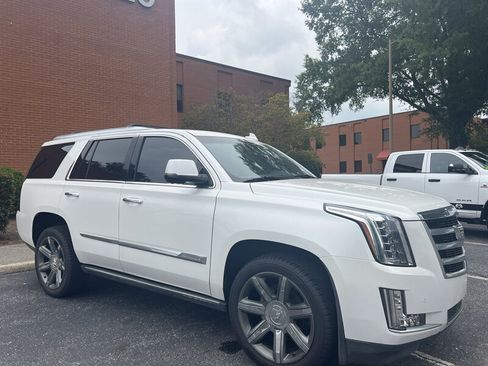 Used 2016 Cadillac Escalade Premium AWD/4WD image 9