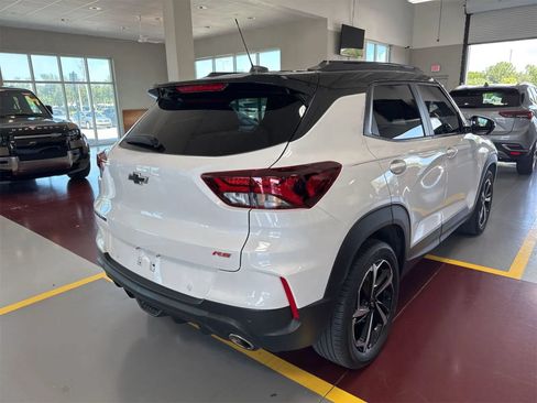 Used 2021 Chevrolet TrailBlazer RS w/ Sun and Liftgate Package FWD image 3