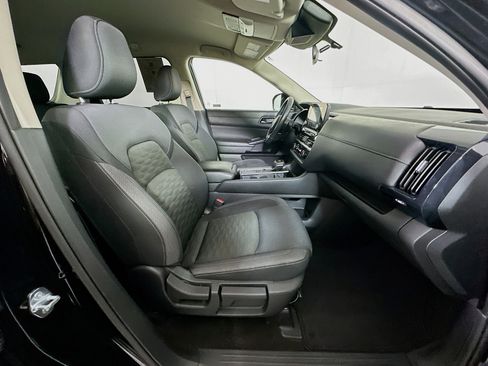 Used 2025 Nissan Pathfinder SV FWD image 32