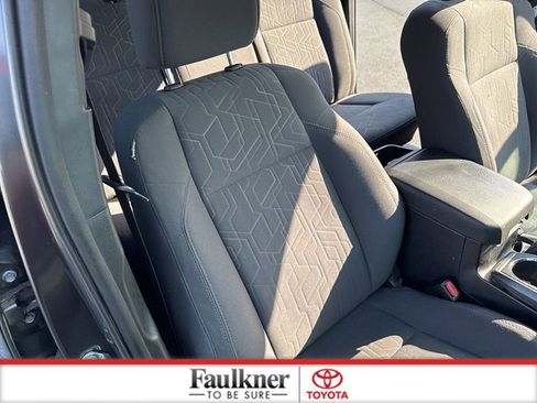 Used 2018 Toyota Tacoma TRD Sport w/ Technology Package image 17