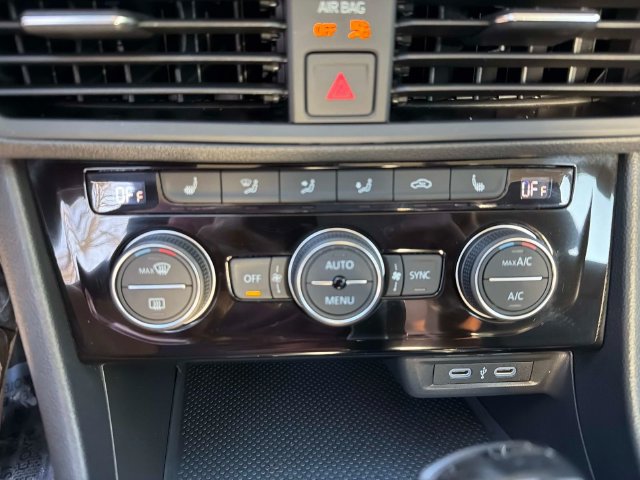 Certified 2023 Volkswagen Jetta SE FWD image 21