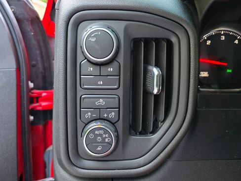 Used 2022 Chevrolet Silverado 2500 Custom w/ Custom Value Package AWD/4WD image 13