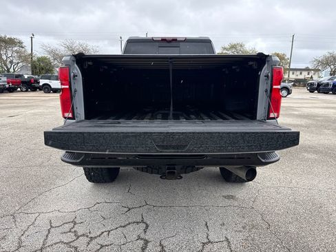 Used 2024 Chevrolet Silverado 2500 ZR2 w/ Technology Package image 31