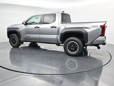Used 2025 Toyota Tacoma TRD Off-Road AWD/4WD image 5
