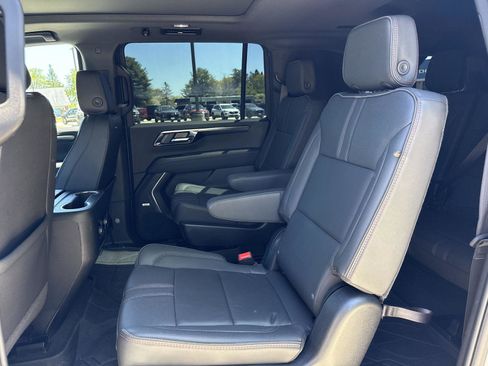 Used 2025 Chevrolet Suburban RST w/ Comfort Package AWD/4WD image 12