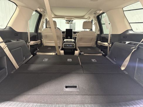 Certified 2023 Ford Expedition Limited image 8