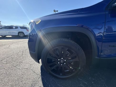 Used 2023 GMC Acadia SLE w/ Driver Convenience Package image 18