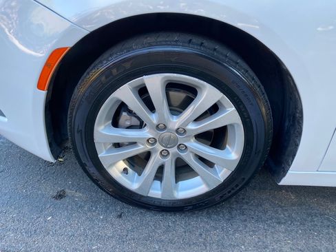 Used 2017 Chrysler 200 Limited Platinum image 21