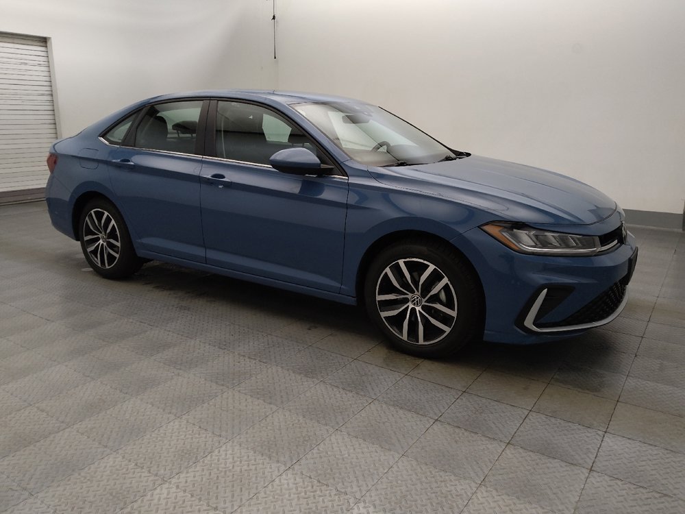 Used 2025 Volkswagen Jetta SE FWD image 11