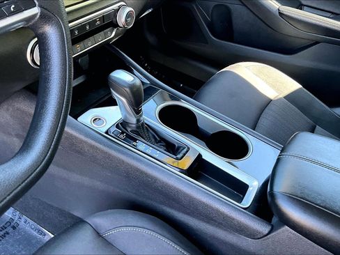 Used 2024 Nissan Altima 2.5 SV image 16