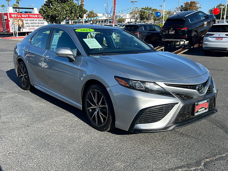 Used 2023 Toyota Camry SE FWD image 1