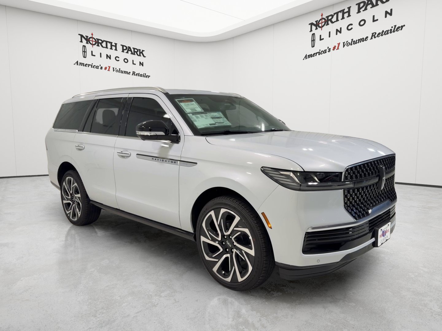 New 2026 Lincoln Navigator Reserve AWD/4WD image 7