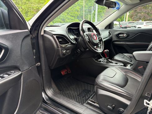 Used 2021 Jeep Cherokee Trailhawk w/ Sun, Sound & Nav Group AWD/4WD image 11