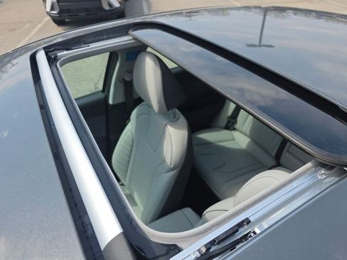 New 2026 Hyundai Elantra Limited FWD image 3