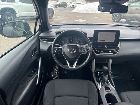 Used 2024 Toyota Corolla Cross SE image 12