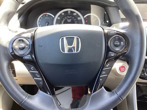 Used 2017 Honda Accord Touring image 9