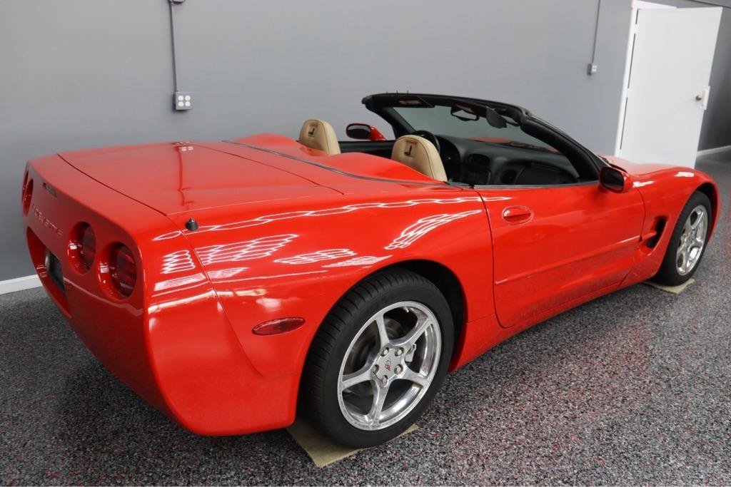 Used 2002 Chevrolet Corvette Coupe w/ Preferred Equipment Group2 RWD image 3