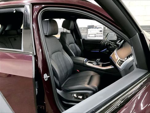 Used 2023 BMW X5 M50i w/ Executive Package image 10