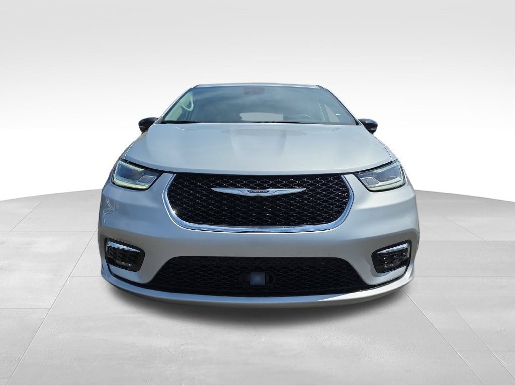 Certified 2024 Chrysler Pacifica Limited FWD image 3