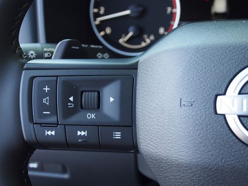 Used 2026 Nissan Rogue SV image 20