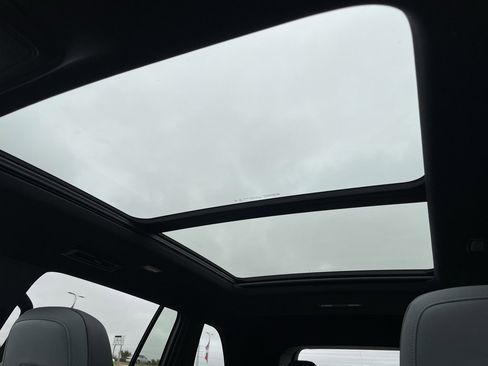 Used 2025 GMC Acadia AT4 w/ Luxury Package image 21