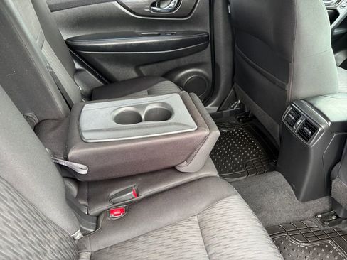 Used 2020 Nissan Rogue SV FWD image 34