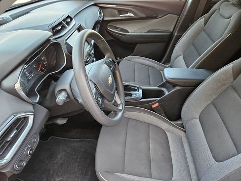 Used 2023 Chevrolet TrailBlazer LT w/ Convenience Package FWD image 9