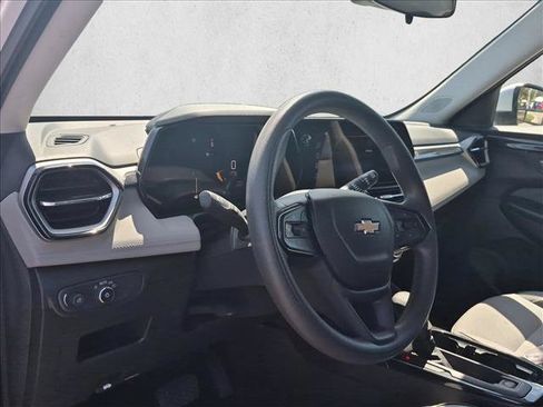 Used 2025 Chevrolet TrailBlazer LT FWD image 6