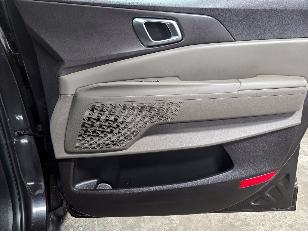 Used 2025 Kia Carnival SX FWD image 57