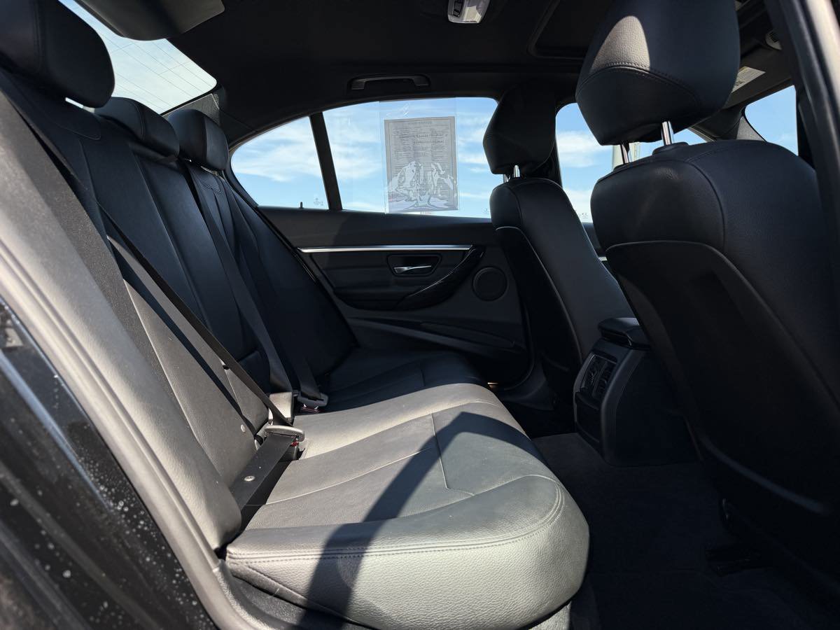 Used 2017 BMW 330i xDrive Sedan AWD/4WD image 12