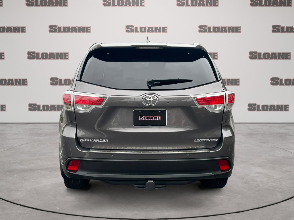 Used 2016 Toyota Highlander Limited w/ Driver Technology Package AWD/4WD image 4