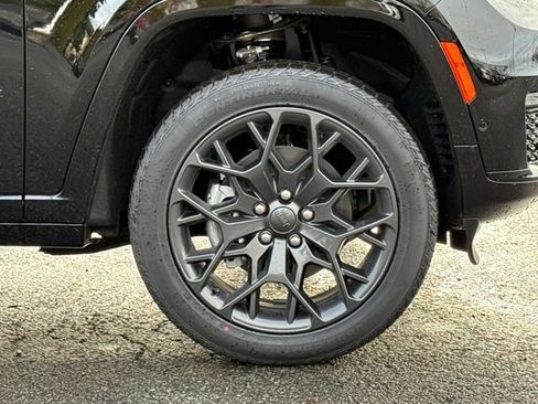 New 2025 Jeep Grand Cherokee L Summit w/ Obsidian Package AWD/4WD image 15