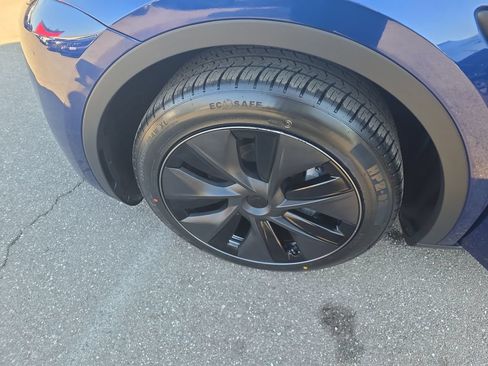 Used 2025 Tesla Model Y Long Range RWD image 25