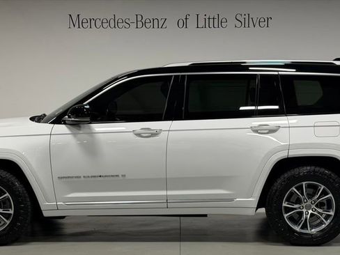 Used 2023 Jeep Grand Cherokee L Summit AWD/4WD image 2