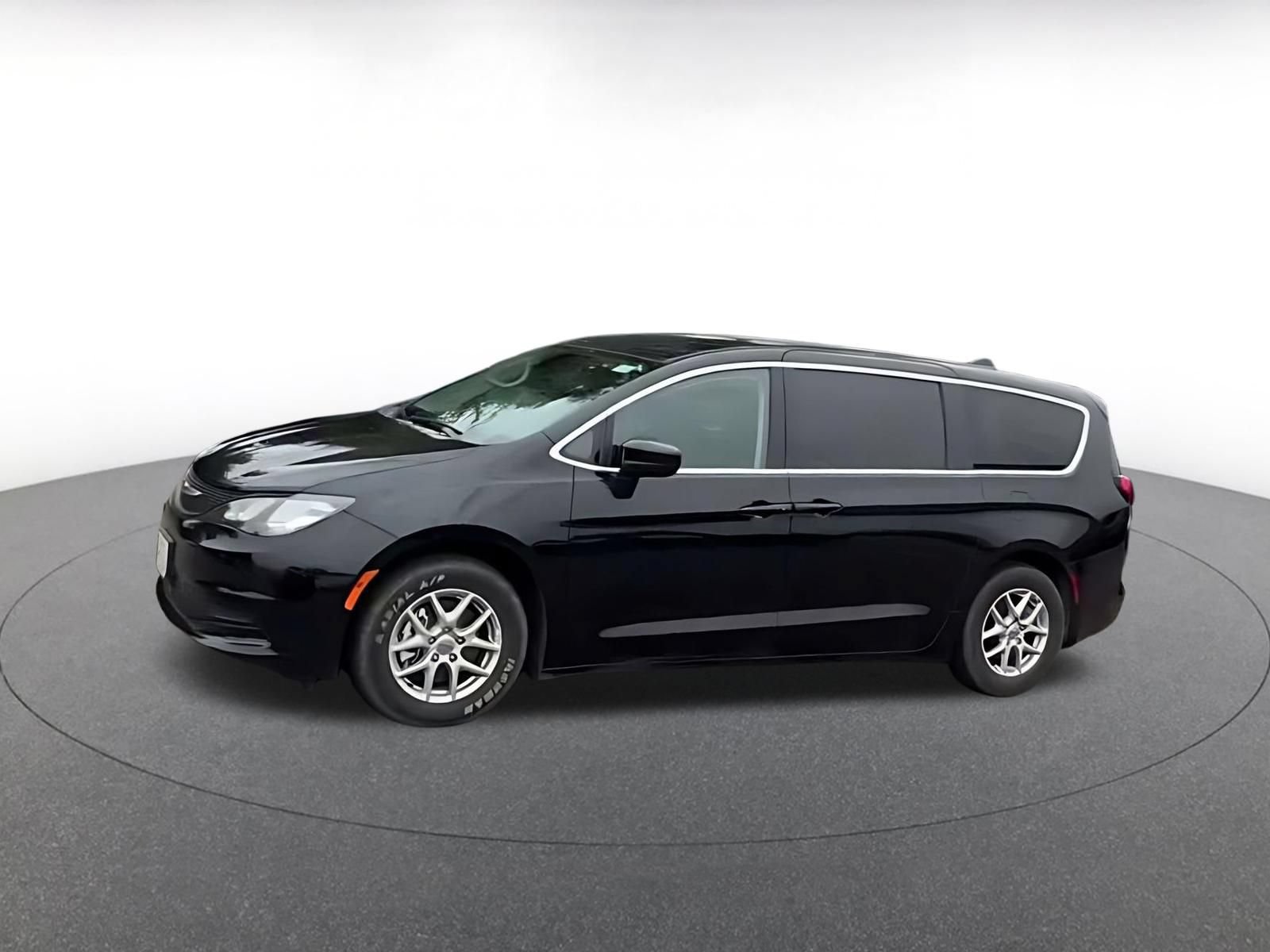 Used 2024 Chrysler Voyager LX FWD image 7